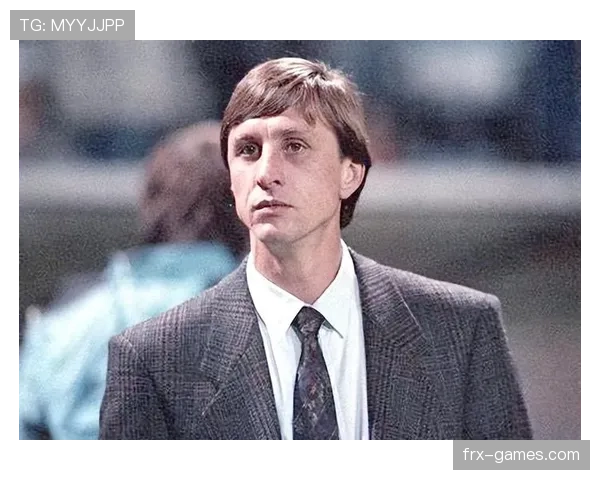 克鲁伊夫革新足球战术影响深远,传奇生涯再引关注 克鲁伊夫革新足球战术影响深远,传奇生涯再引关注