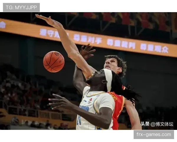 周琦赛场猛如虎，私下却像贵公子，看他把早餐吃成奢侈品我直接脸绿